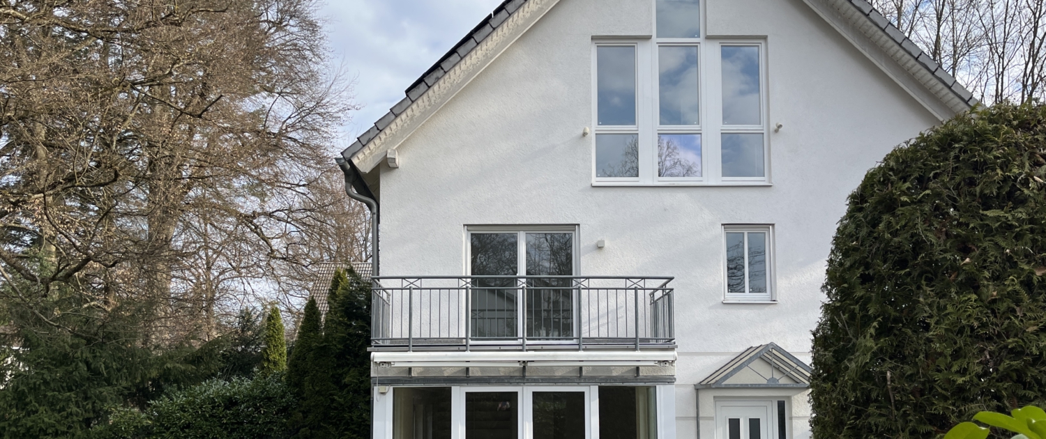 Doppelhaushälfte, Holzbauweise, Sanierung, Anbau
